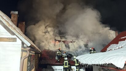 Incendiu puternic la o pensiune din Gărâna