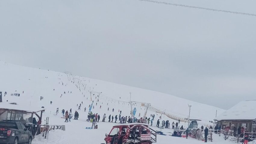 Muntele Mic: condiții bune în stațiune, dar risc ridicat de avalanșă la altitudine