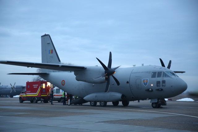 Aeronavă din România pregătită să decoleze spre Elveția, pentru a transporta la Paris răniți în incendiu