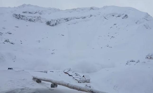 Avalanșă de mari dimensiuni la Bâlea Lac, declanșată de doi schiori