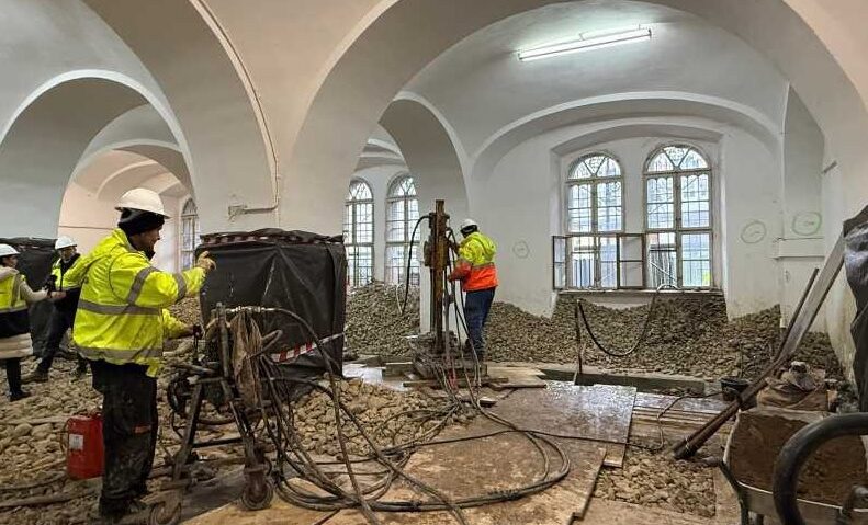 Muniție neexplodată descoperită pe șantierul Castelului Huniade