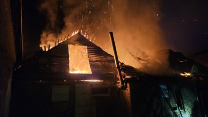 Incendii la locuinţe în Doclin şi Greoni