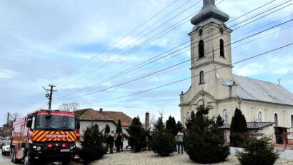 Intervenții ale autorităților în Timiș: furturi din locuințe în Dumbrăvița și incendiu la un lăcaș de cult din Sacoșu Mare