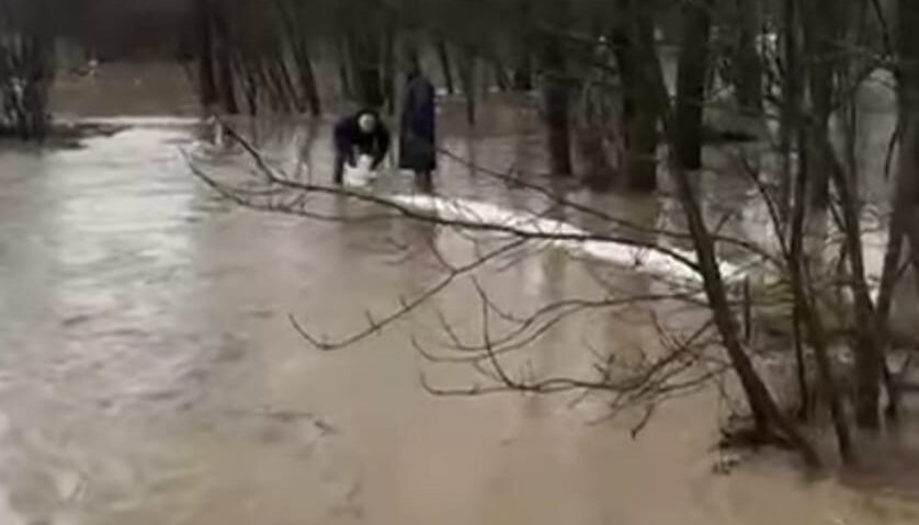 Mehedinţi: mai multe râuri au depăşit cotele de atenţie