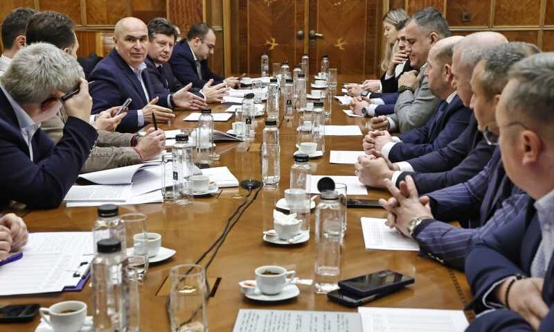 Reprezentanții Guvernului au discutat cu aleșii locali pe tema sistemului de defalcare a TVA
