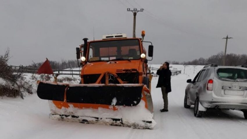 Ninsorile abundente și viscolul afectează circulația în Banat. Drumuri județene și naționale sub avertizări meteo. Autoritățile recomandă prudență maximă