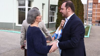 Ministrul Sănătății în vizită la Centrul Medical „Cristian Șerban” din Buziaş. Spitalul cu profil unic pentru tinerii cu diabet, consolidat prin fonduri guvernamentale