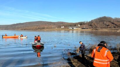 Mobilizare impresionantă a ISU Timiș și Caraș-Severin pentru un bărbat dispărut în Lacul Surduc