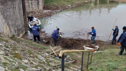 Avertisment de la Apele Române Banat: Depozitarea deșeurilor pe malurile apelor este interzisă