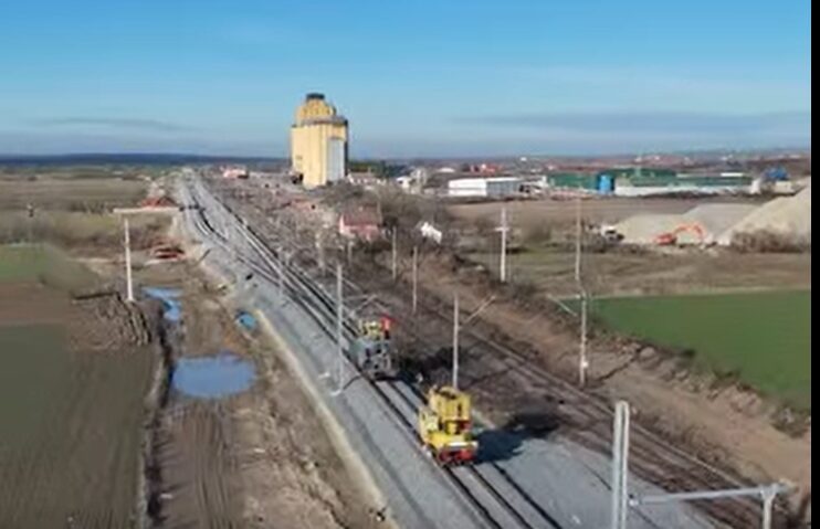 Circulație deschisă pe un nou tronson feroviar în zona Topolovăț