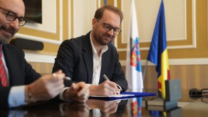 Dominic Fritz a semnat contractul pentru 10 tramvaie noi la Timişoara