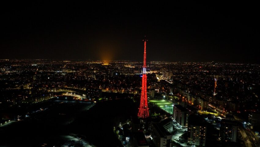 România, iluminată în roșu de Ziua Europeană 112: peste 140 de clădiri marchează 22 de ani ai Sistemului unic de urgență