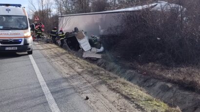 Caraș-Severin: accident rutier grav pe DN 6, între Cornea și Domașnea. Trei persoane au murit, un șofer a fost transportat la spital