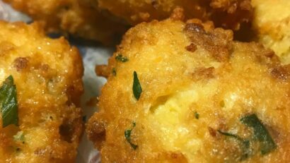Polpette di pane – rețeta mediteraneană din Puglia. Chiftele crocante din pâine, gata în 30 de minute