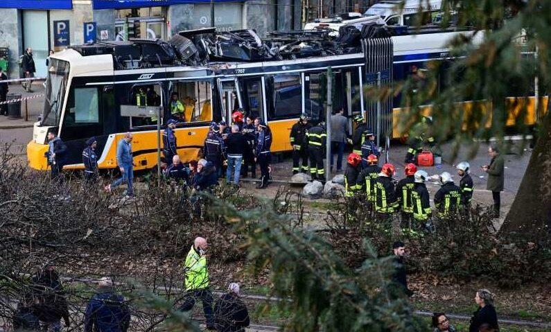 Un mort și aproximativ 40 de răniți după ce un tramvai a deraiat la Milano