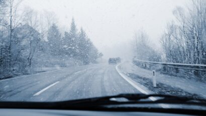 Cod galben de precipitații mixte și polei în Caraș-Severin: recomandări pentru șoferi