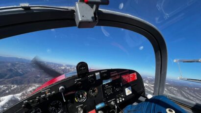 Cursuri gratuite de zbor pentru tineri la Aeroclubul „Octavian Ulici” Caransebeș – o poartă spre aviație