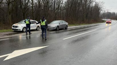 Acțiuni masive ale poliției în Caraș-Severin: peste 130 de persoane legitimate și 100 de sancțiuni aplicate