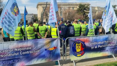 Nemulțumiți de creșterea vârstei de pensionare pentru polițiști și militari, sindicaliștii protestează la Guvern