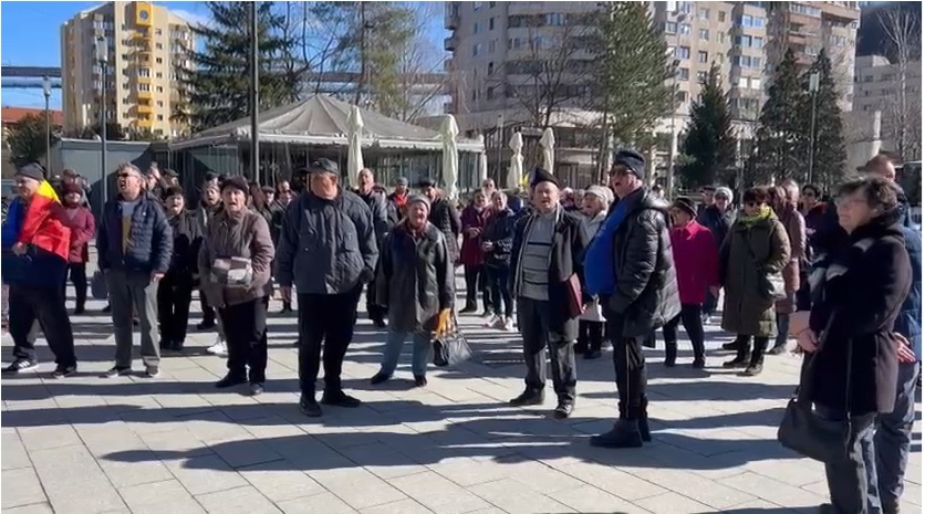 Proteste AUR în Caraș-Severin: aproximativ 100 de persoane au ieșit în stradă la Reșița. Nemulțumiri față de taxe și scumpiri
