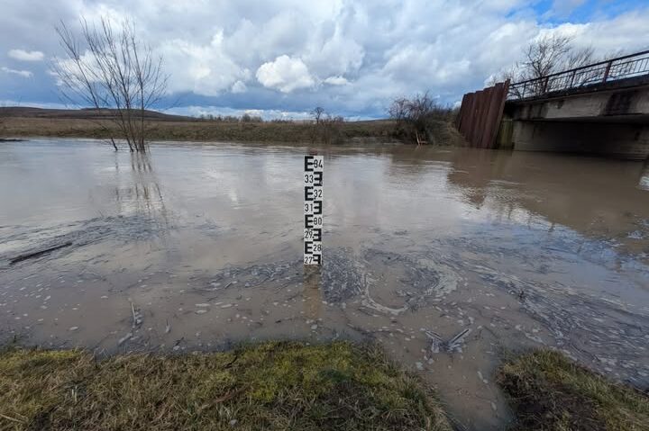Ploi însemnate în bazinul superior al Timișului. Cod galben pe mai multe râuri din Banat