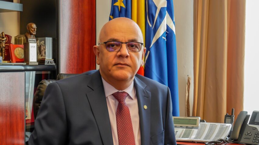 Raed Arafat susține campania derulată de Radio România „Stai sigur pe net”. Apel ferm pentru siguranța digitală a românilor
