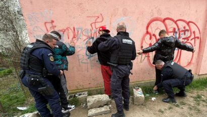 Tineri depistați cu droguri în Reșița: semnal de alarmă tras de jandarmii cărășeni asupra pericolului consumului