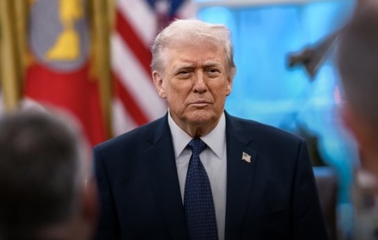 După schimbul de focuri din Strâmtoarea Ormuz, Trump afirmă că armistițiul dintre SUA și Iran este încă în vigoare