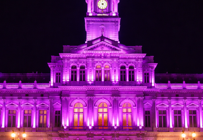 Arad se alătură Purple Day 2026: Primăria iluminată în mov pentru conștientizarea epilepsiei