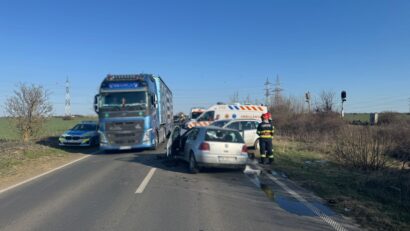 Trei persoane rănite, după ce un șofer de 80 de ani a intrat pe contrasens pe DN 6