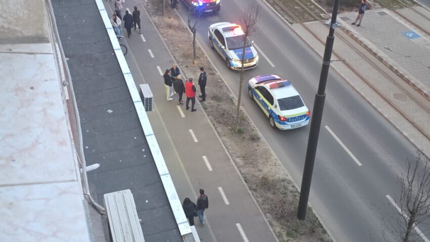Accident pe pista de biciclete din Reșița: minoră agresată de pieton după coliziune
