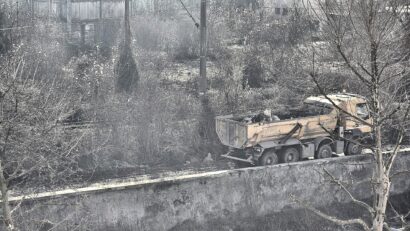 Reșița: lucrări la cele 6 pasarele pietonale peste râul Bârzava. Promenada de pe malul drept avansează conform graficului