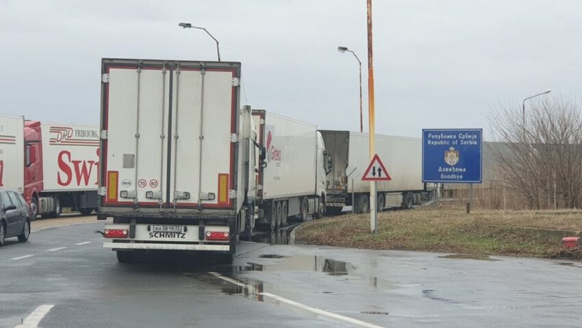 Transportatorii din Serbia amenință cu blocarea frontierelor Schengen înainte de 10 aprilie