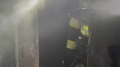 Incendiu puternic într-un apartament din Caransebeș: 11 persoane evacuate, două au primit îngrijiri medicale