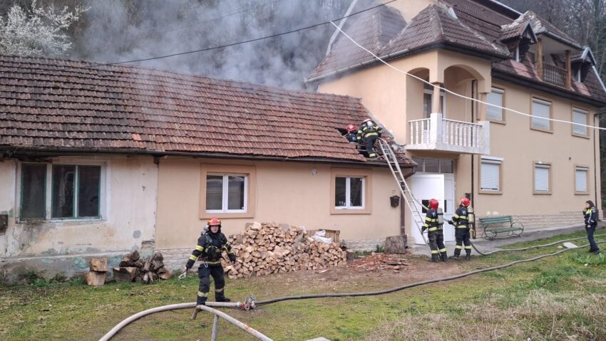 Incendiu la o casă de pe strada Butovăț