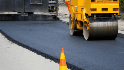 Lucrări de asfaltare în cartierele Secu și Cuptoare din Reșița. Primăria a alocat câte 500.000 de lei pentru fiecare zonă