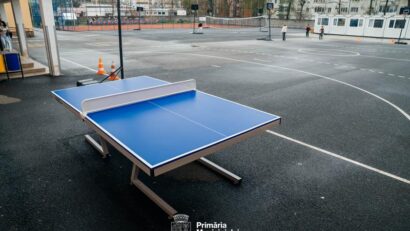 Primăria Timișoara dotează 30 de școli cu mese de ping-pong pentru elevi