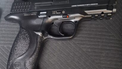 Bărbat din Reșița, depistat de jandarmi cu un pistol AirSoft în spațiul public