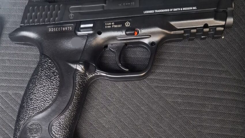 Bărbat din Reșița, depistat de jandarmi cu un pistol AirSoft în spațiul public