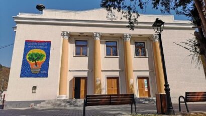 „Mai departe de tăcere” – lansare de carte la Moldova Nouă, de Ziua Internațională a Poeziei 2026