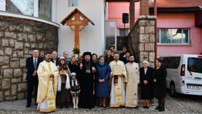 Rugăciune și binecuvântare pentru bolnavii și bătrânii din Reșița. Episcopul Lucian a slujit la Spitalul Județean și la Căminul pentru vârstnici