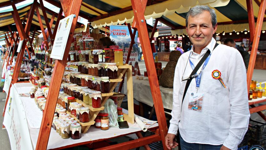 Festivalul „Suflet de România” la Domeniul Regal Săvârșin: Dănuț Beg – singurul producător local prezent din Caraș-Severin aduce gustul autentic din Scăiuș