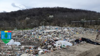 Control al Gărzii Naționale de Mediu la Oravița: amendă de 50.000 de lei pentru depozitare ilegală de deșeuri