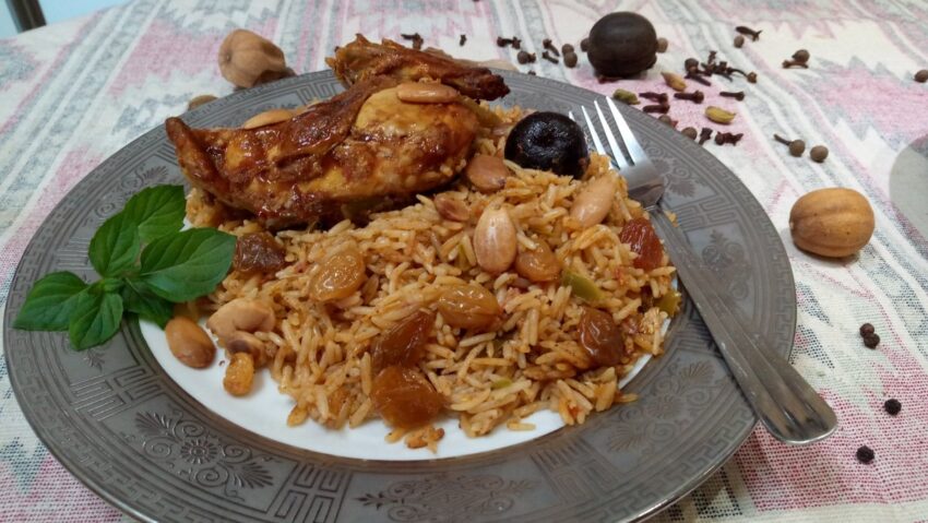 Pui Kabsa – rețetă autentică din Orientul Mijlociu, cu orez aromat și condimente exotice
