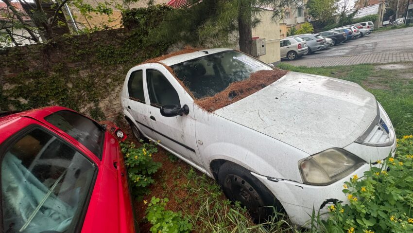 Poliția Locală Lugoj aplică primele somații pentru mașinile abandonate: autovehiculele vor fi ridicate după 10 zile