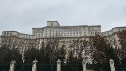 Scenarii politice după moţiunea PSD–AUR: UDMR nu susţine demersul, USR exclude coaliţia cu PSD, iar anticipatele rămân pe masă
