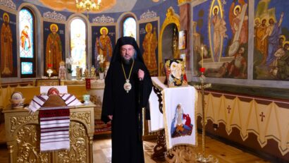 Îngerul, vorbind femeilor, a zis: nu vă temeți… Iisus le-a întâmpinat și le-a zis: bucurați-vă! Pastorală la Praznicul Învierii Domnului 2026 – Episcopia Caransebeșului