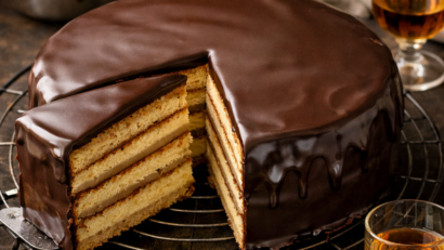 Tortul Domnilor (Herrentorte) – rețetă rafinată de desert german cu ciocolată amăruie și marțipan
