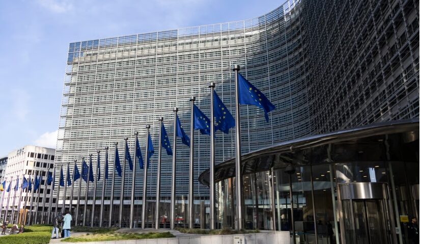 UE analizează interzicerea imaginilor și clipurilor AI în comunicările oficiale