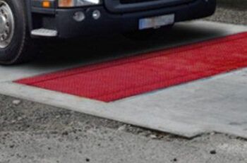 Reșița montează cântare dinamice inteligente pentru depistarea vehiculelor cu supratonaj